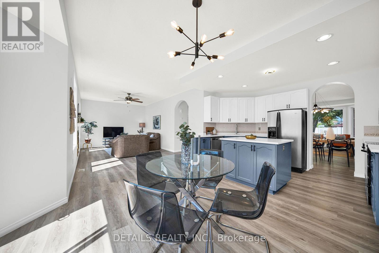 757 Schubert Circle, Ottawa, ON - Indoor Photo Showing Dining Room