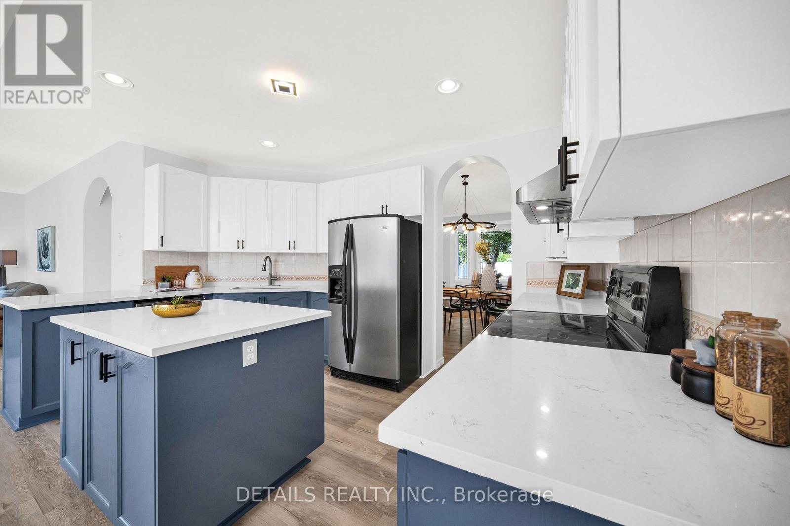 757 Schubert Circle, Ottawa, ON - Indoor Photo Showing Kitchen