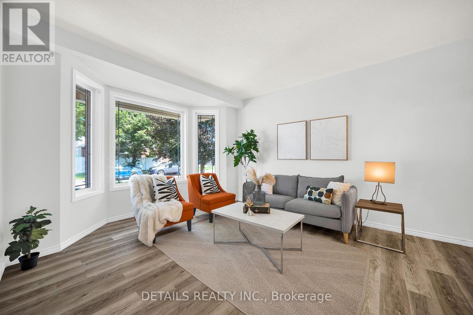 757 Schubert Circle, Ottawa, ON - Indoor Photo Showing Living Room