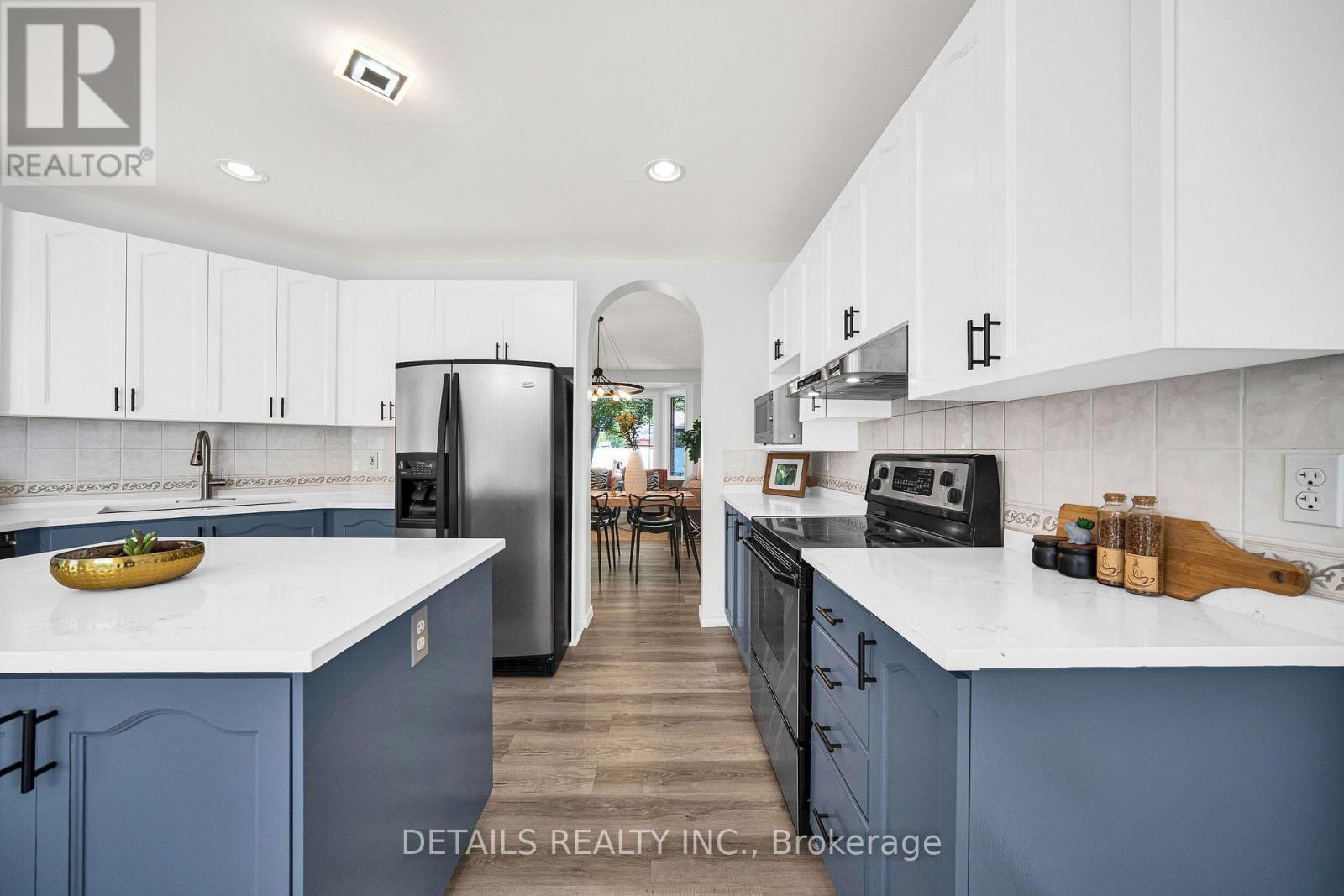 757 Schubert Circle, Ottawa, ON - Indoor Photo Showing Kitchen With Upgraded Kitchen