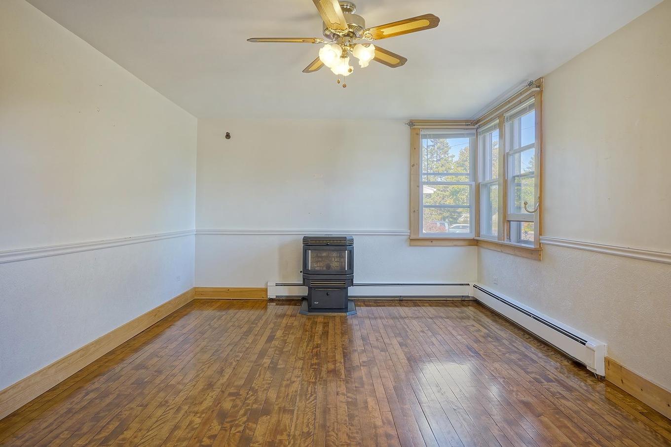 487 South Drive, Summerside, PE - Indoor Photo Showing Other Room With Fireplace