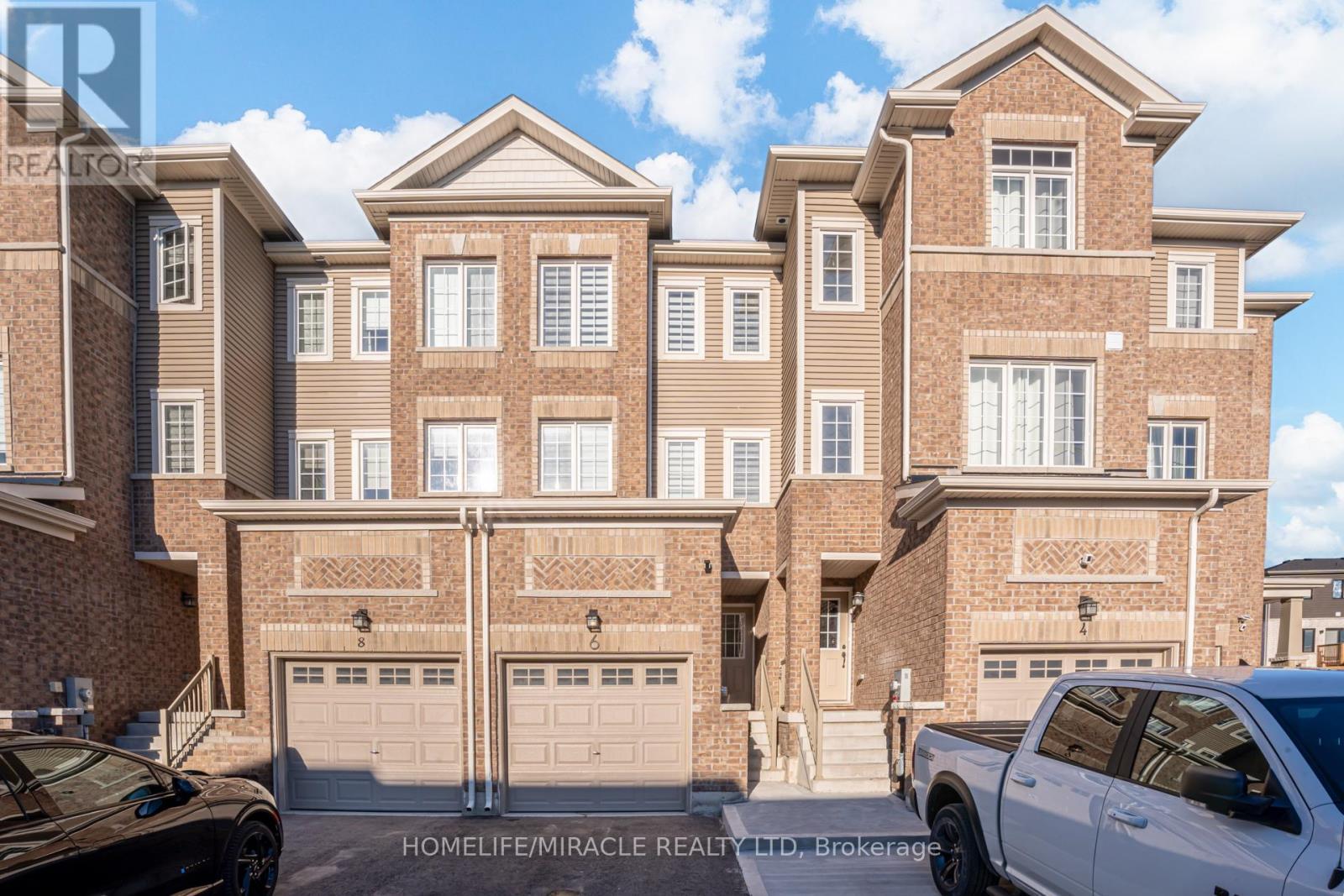 6 Pumpkin Corner Crescent, Barrie, ON - Outdoor With Facade