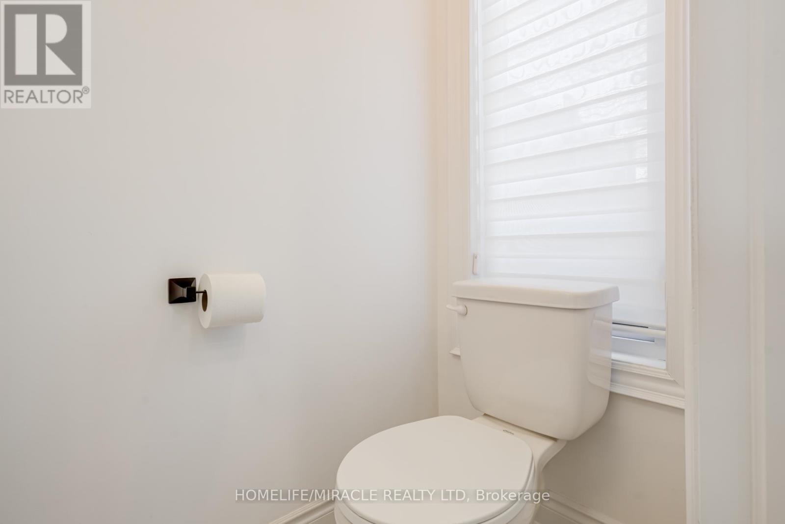 6 Pumpkin Corner Crescent, Barrie, ON - Indoor Photo Showing Bathroom