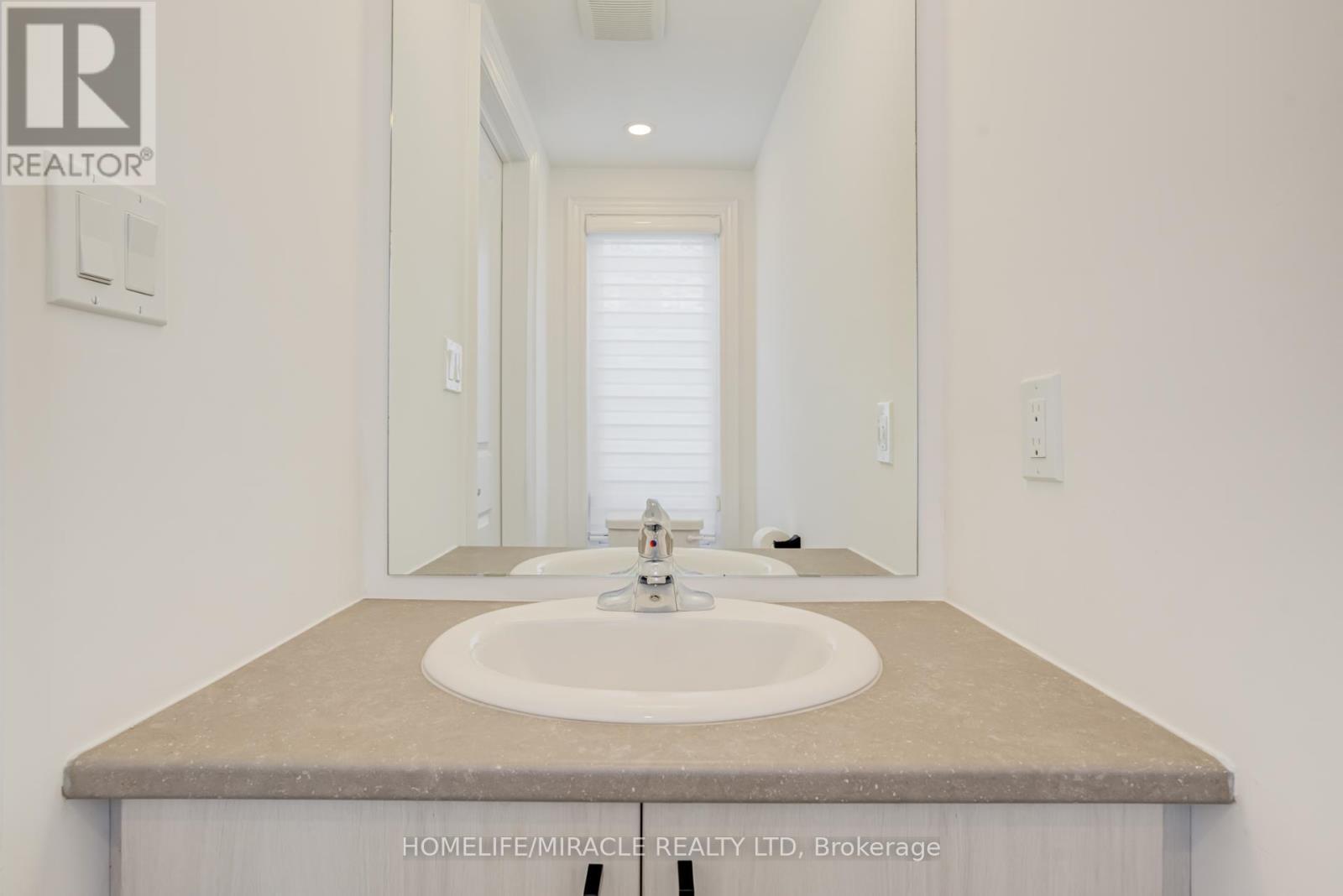 6 Pumpkin Corner Crescent, Barrie, ON - Indoor Photo Showing Bathroom