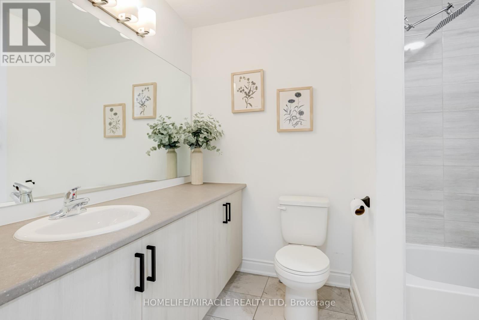 6 Pumpkin Corner Crescent, Barrie, ON - Indoor Photo Showing Bathroom