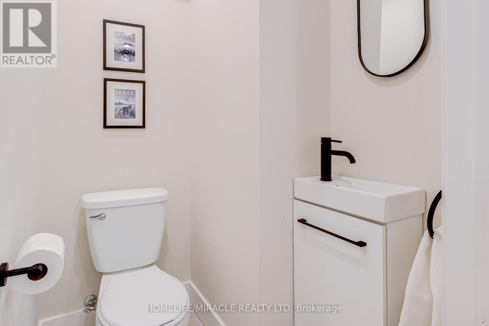 6 Pumpkin Corner Crescent, Barrie, ON - Indoor Photo Showing Bathroom
