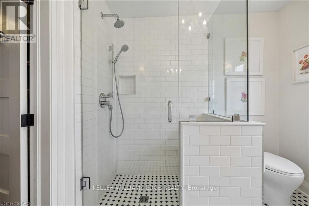 573 Beach Boulevard, Hamilton, ON - Indoor Photo Showing Bathroom