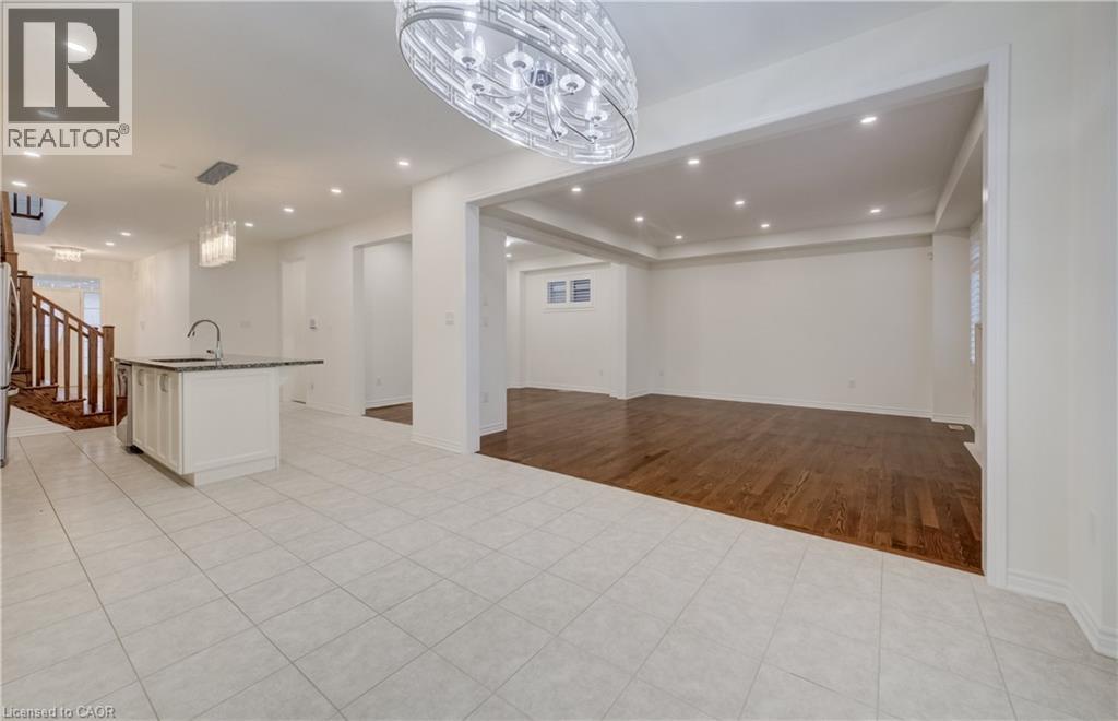 52 Pointer Street, Cambridge, ON - Indoor Photo Showing Other Room