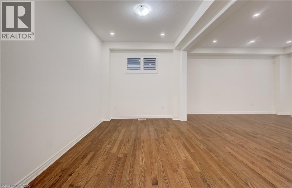 52 Pointer Street, Cambridge, ON - Indoor Photo Showing Other Room