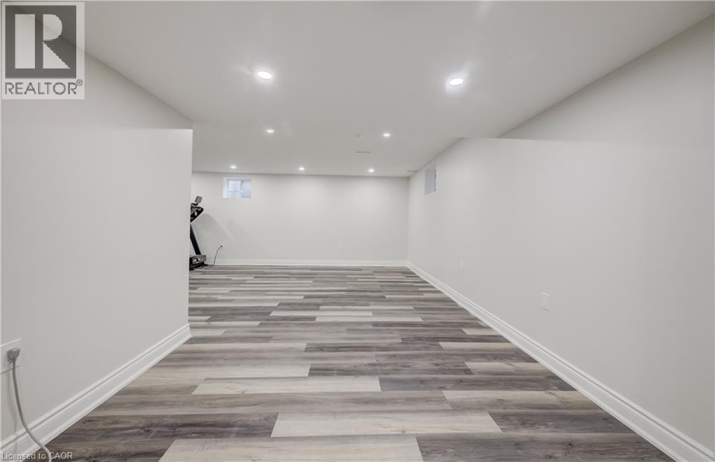 52 Pointer Street, Cambridge, ON - Indoor Photo Showing Other Room