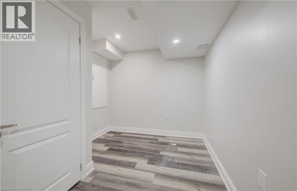 52 Pointer Street, Cambridge, ON - Indoor Photo Showing Other Room