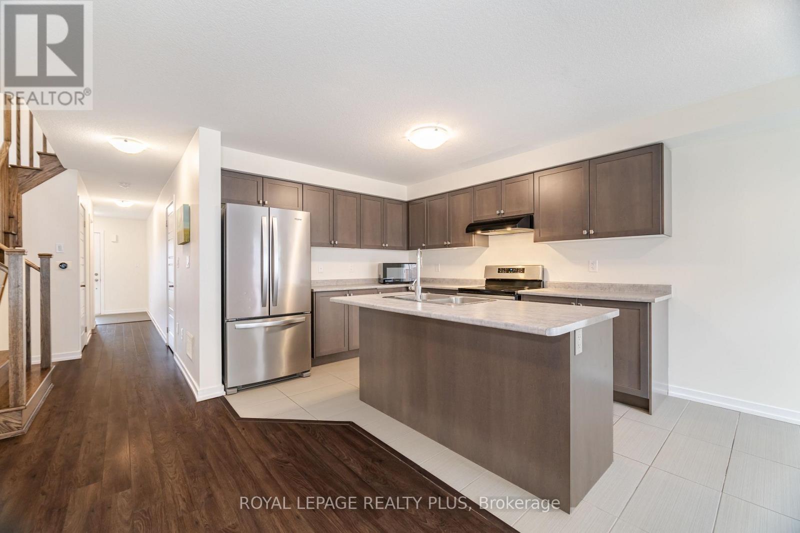 12 Pagebrook Crescent, Hamilton, ON - Indoor Photo Showing Kitchen