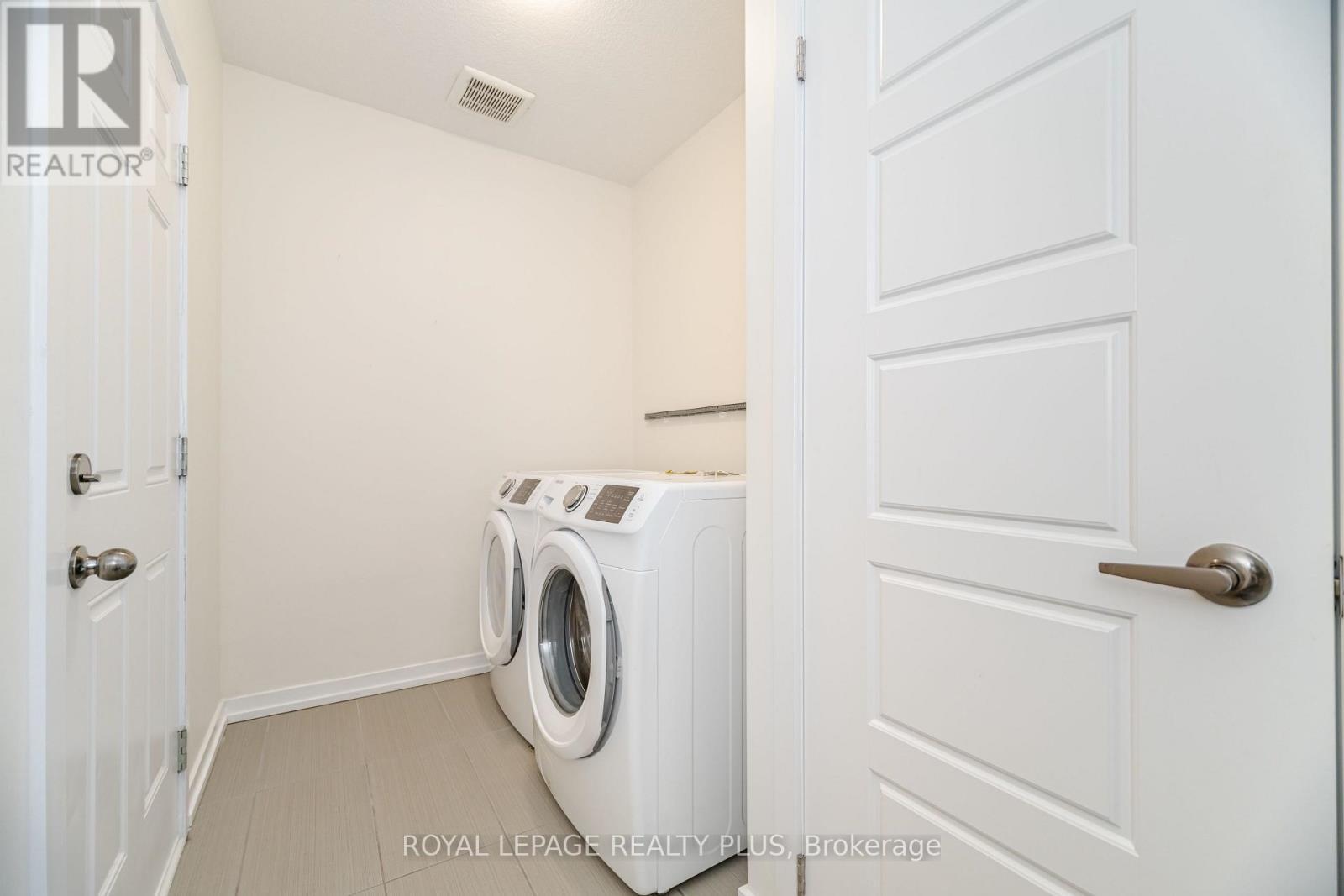 12 Pagebrook Crescent, Hamilton, ON - Indoor Photo Showing Laundry Room