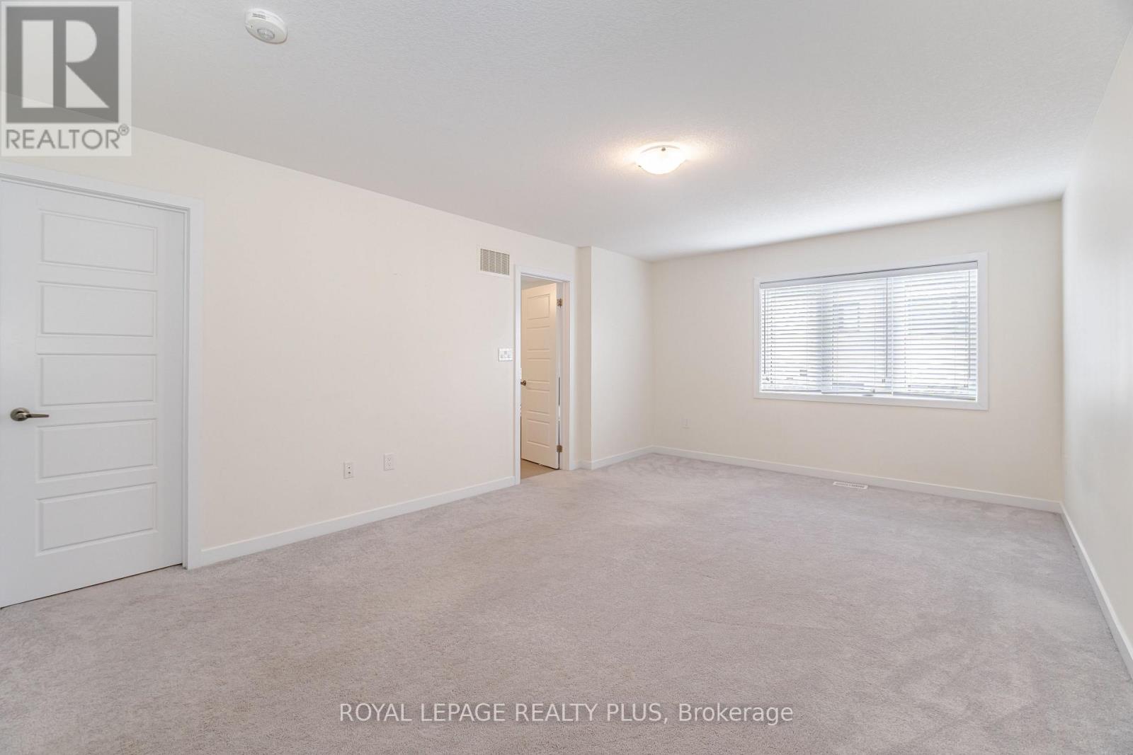 12 Pagebrook Crescent, Hamilton, ON - Indoor Photo Showing Other Room