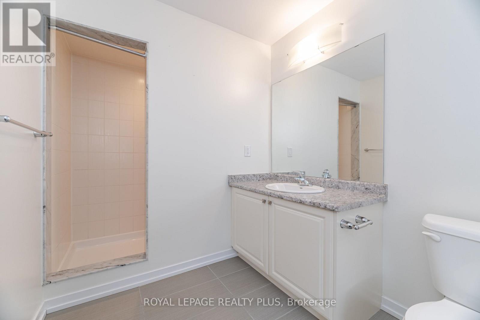 12 Pagebrook Crescent, Hamilton, ON - Indoor Photo Showing Bathroom