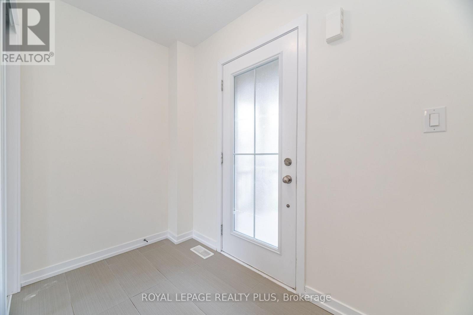 12 Pagebrook Crescent, Hamilton, ON - Indoor Photo Showing Other Room