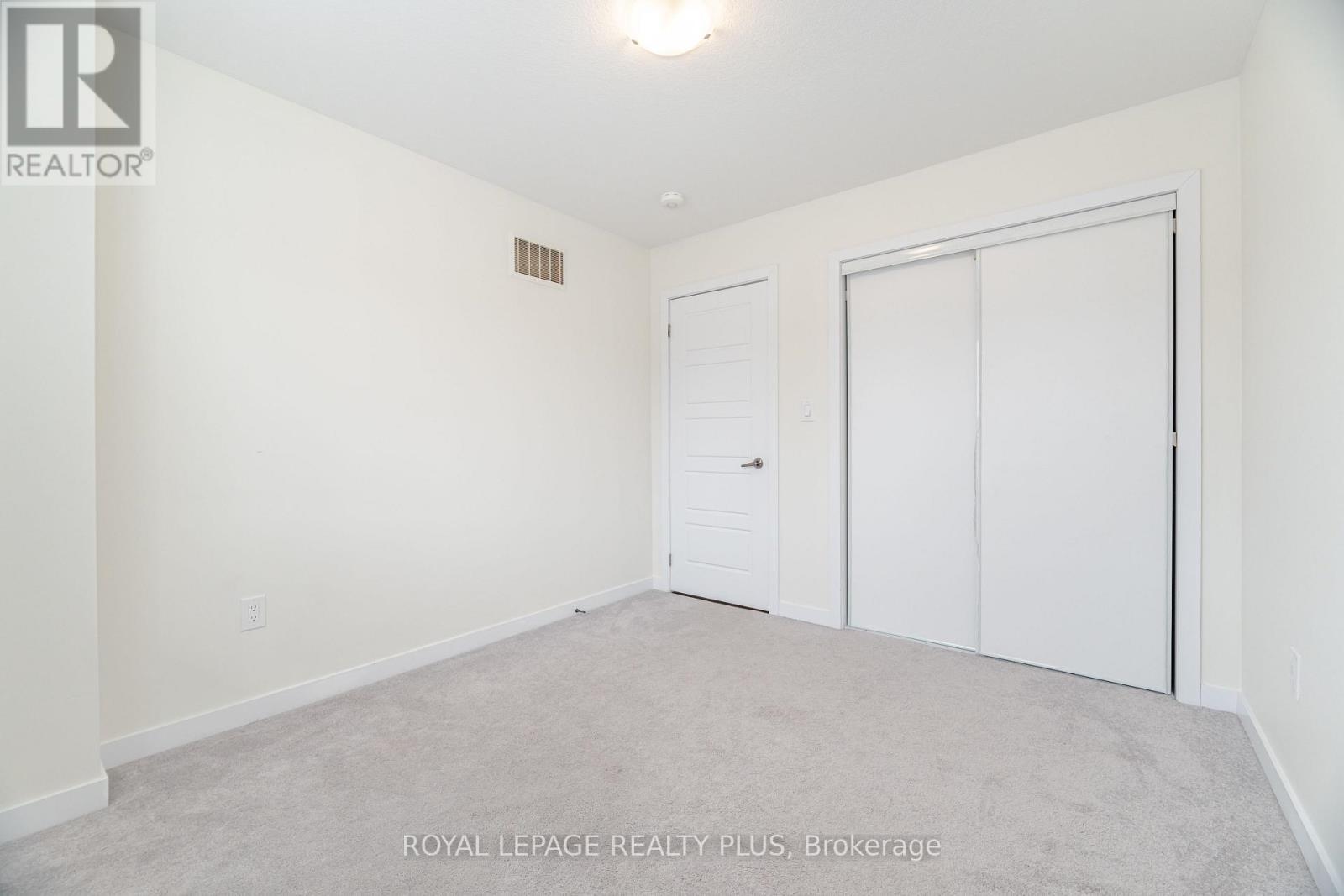 12 Pagebrook Crescent, Hamilton, ON - Indoor Photo Showing Other Room