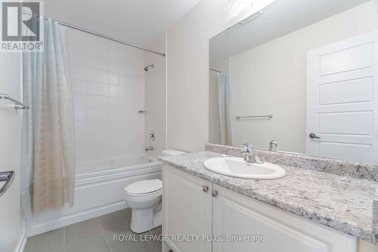 12 Pagebrook Crescent, Hamilton, ON - Indoor Photo Showing Bathroom