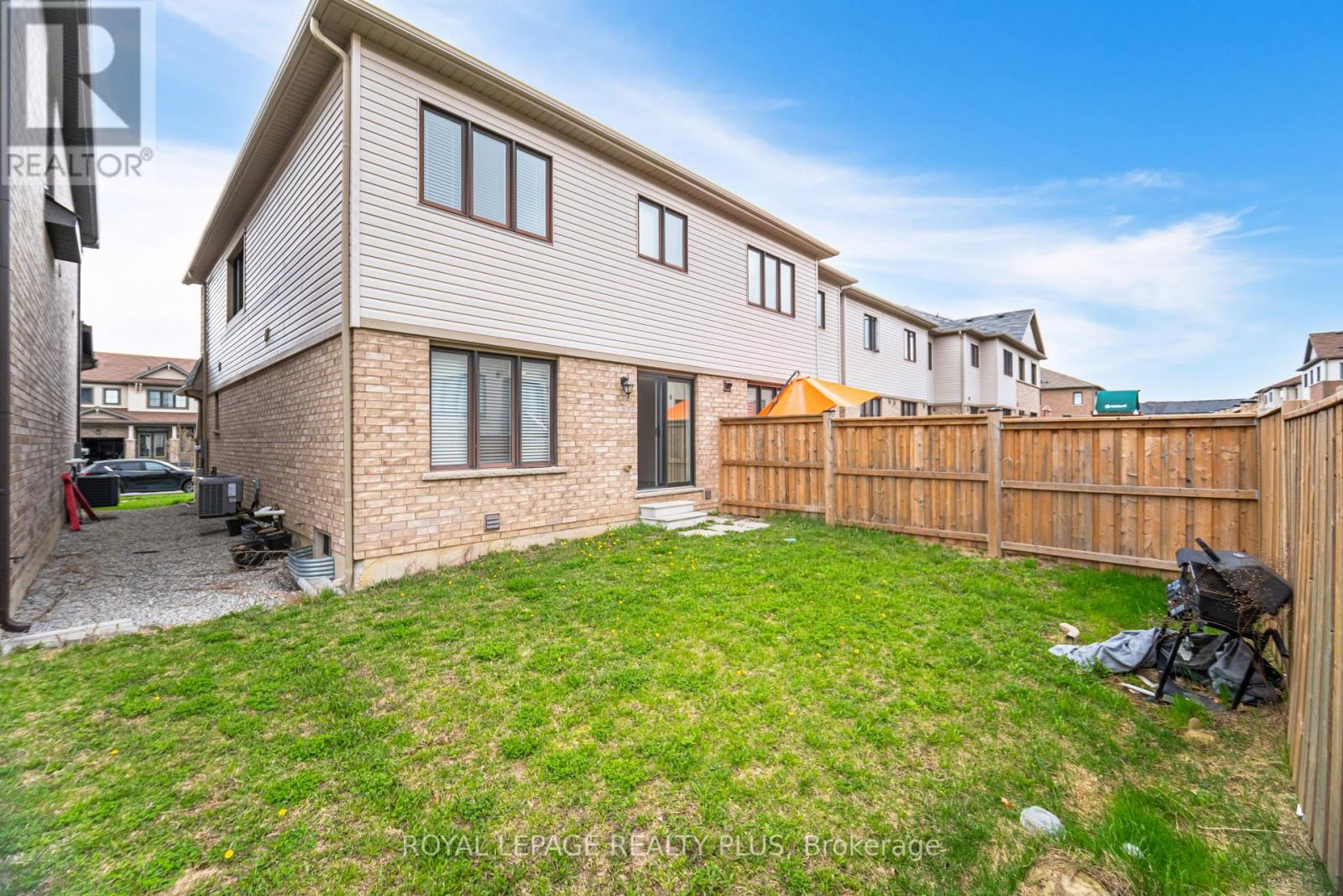 12 Pagebrook Crescent, Hamilton, ON - Outdoor