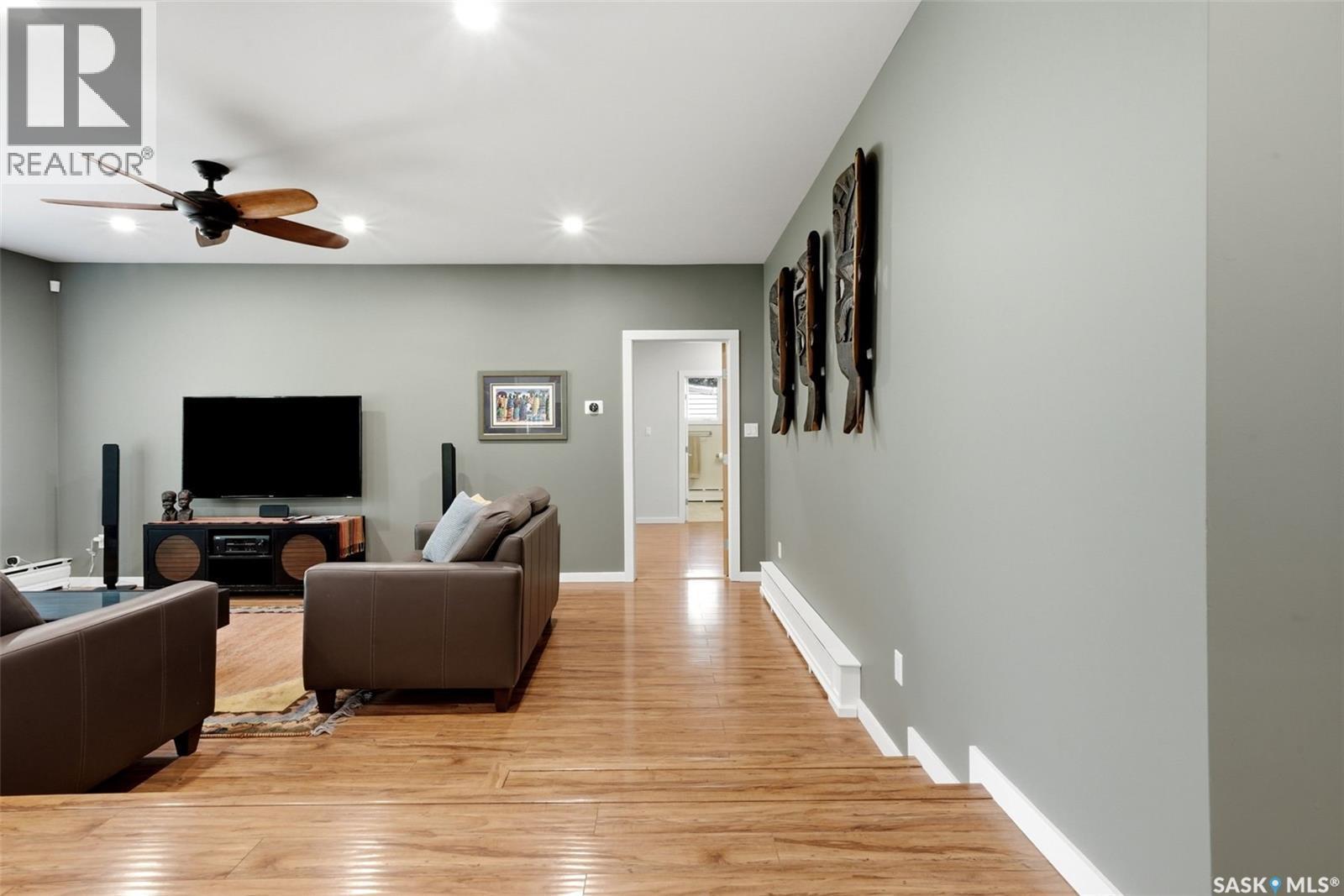 29 Ridgedale Bay, White City, SK - Indoor