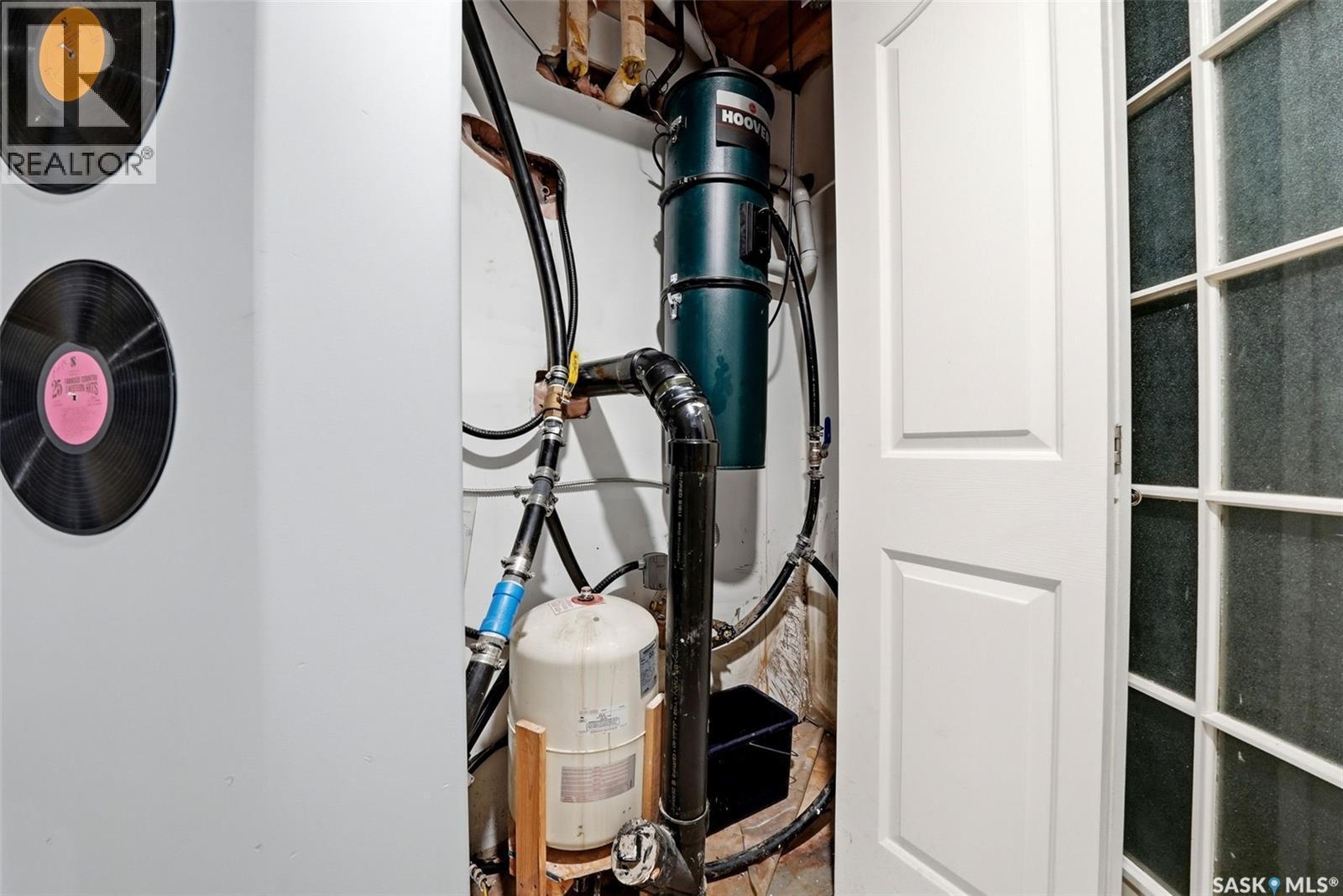 29 Ridgedale Bay, White City, SK - Indoor Photo Showing Laundry Room