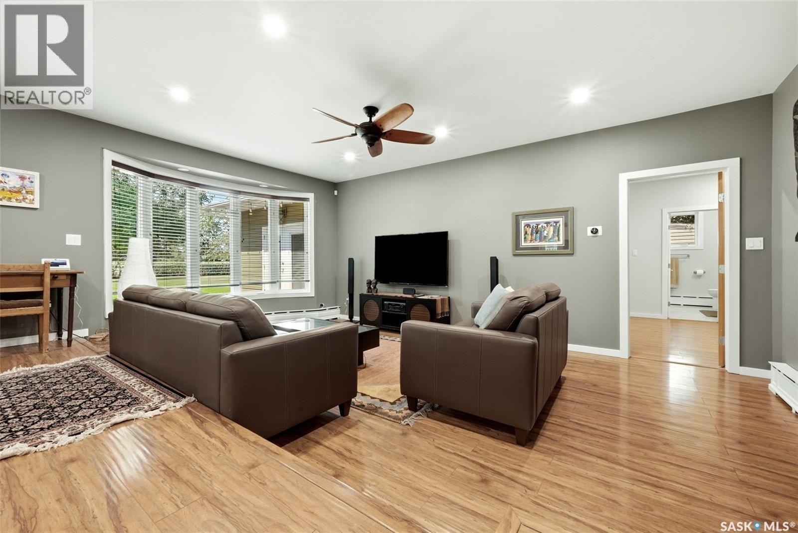 29 Ridgedale Bay, White City, SK - Indoor Photo Showing Living Room