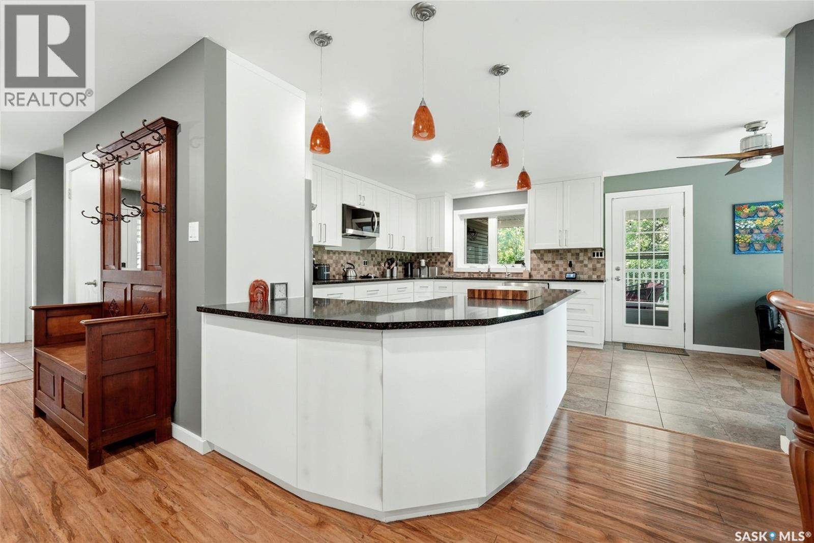 29 Ridgedale Bay, White City, SK - Indoor Photo Showing Kitchen With Upgraded Kitchen
