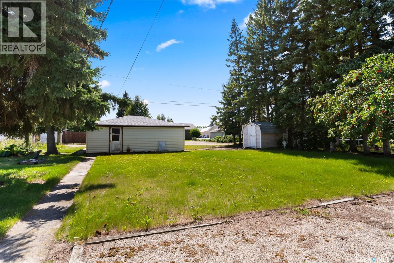 433 9Th Avenue W, Melville, SK - Outdoor