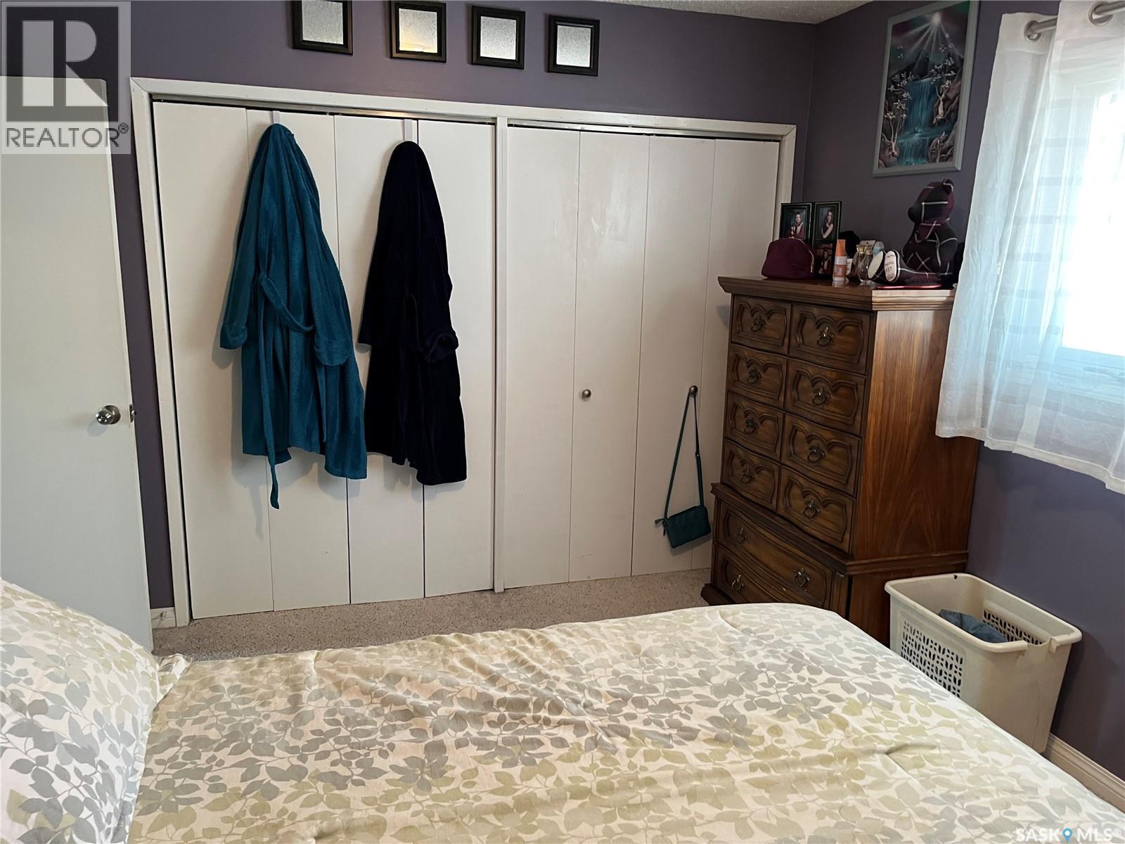 229 4Th Avenue E, Gravelbourg, SK - Indoor Photo Showing Bedroom