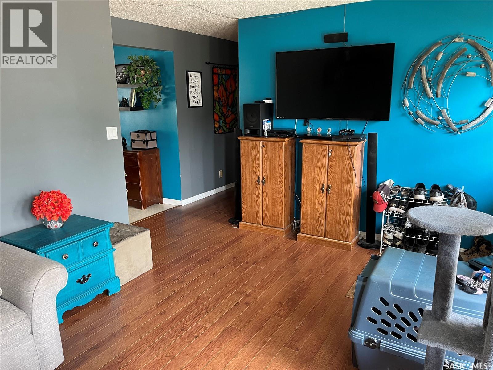 229 4Th Avenue E, Gravelbourg, SK - Indoor