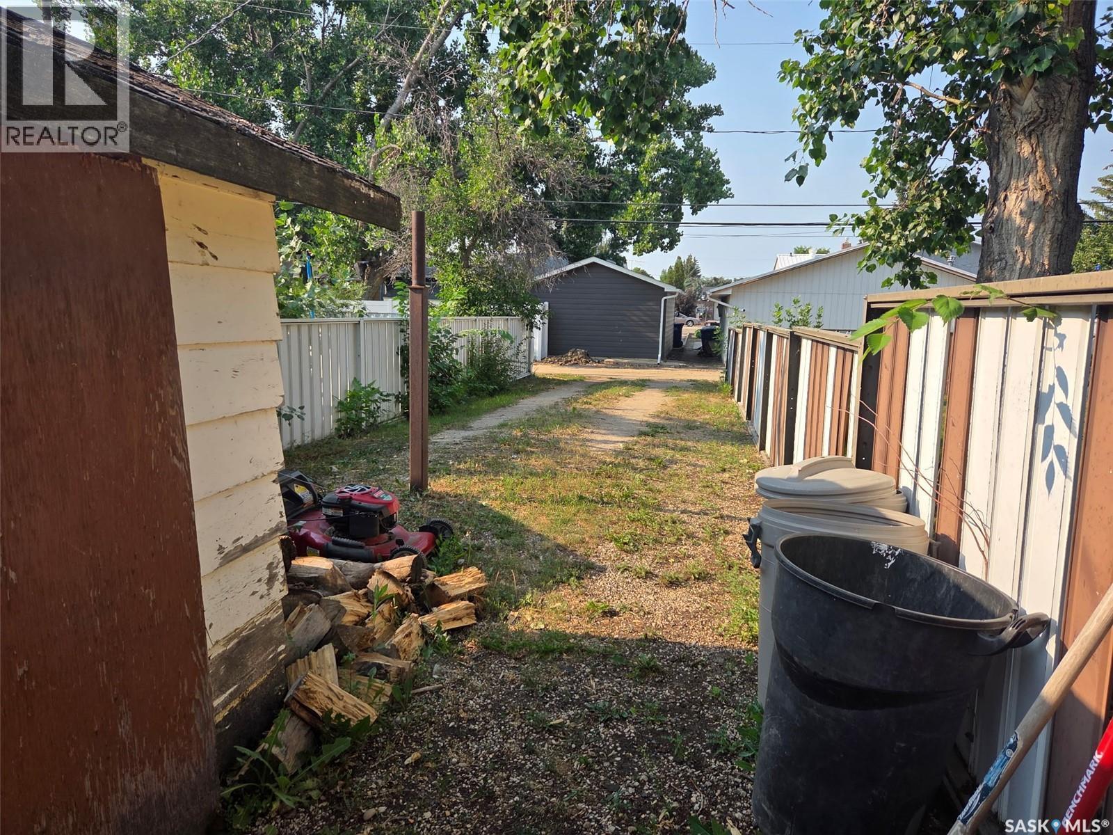 229 4Th Avenue E, Gravelbourg, SK - Outdoor