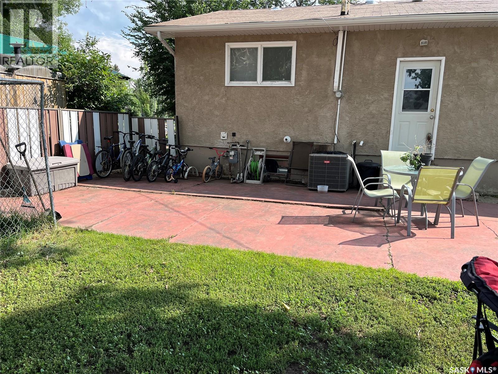 229 4Th Avenue E, Gravelbourg, SK - Outdoor