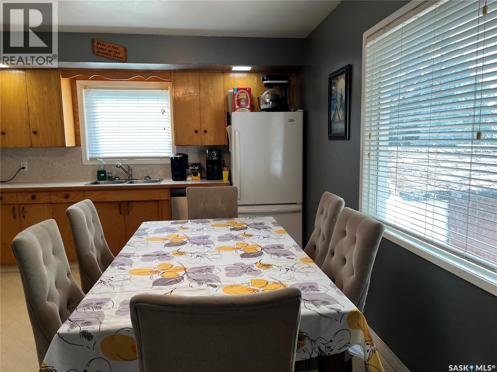 229 4Th Avenue E, Gravelbourg, SK - Indoor Photo Showing Dining Room