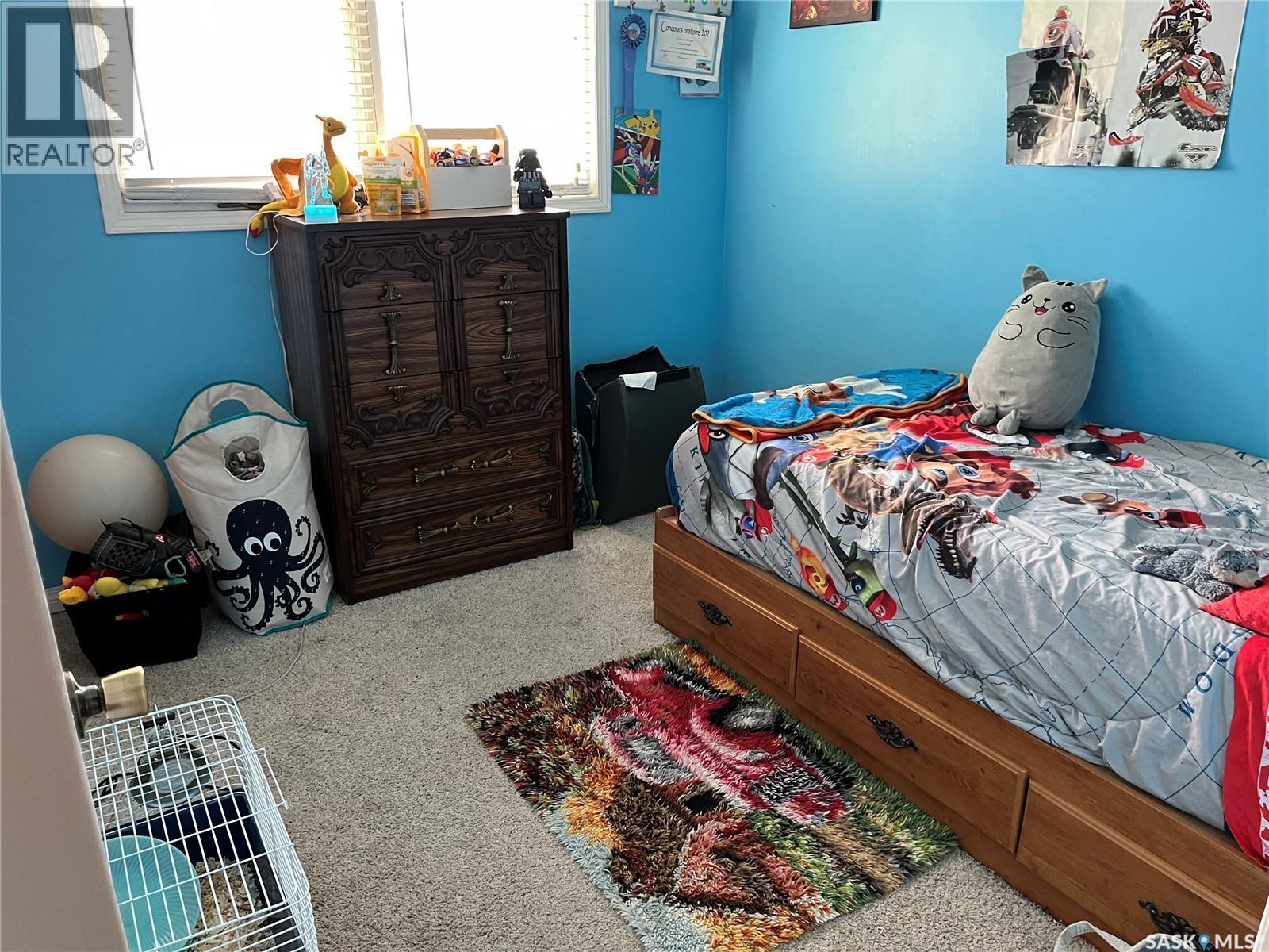 229 4Th Avenue E, Gravelbourg, SK - Indoor Photo Showing Bedroom