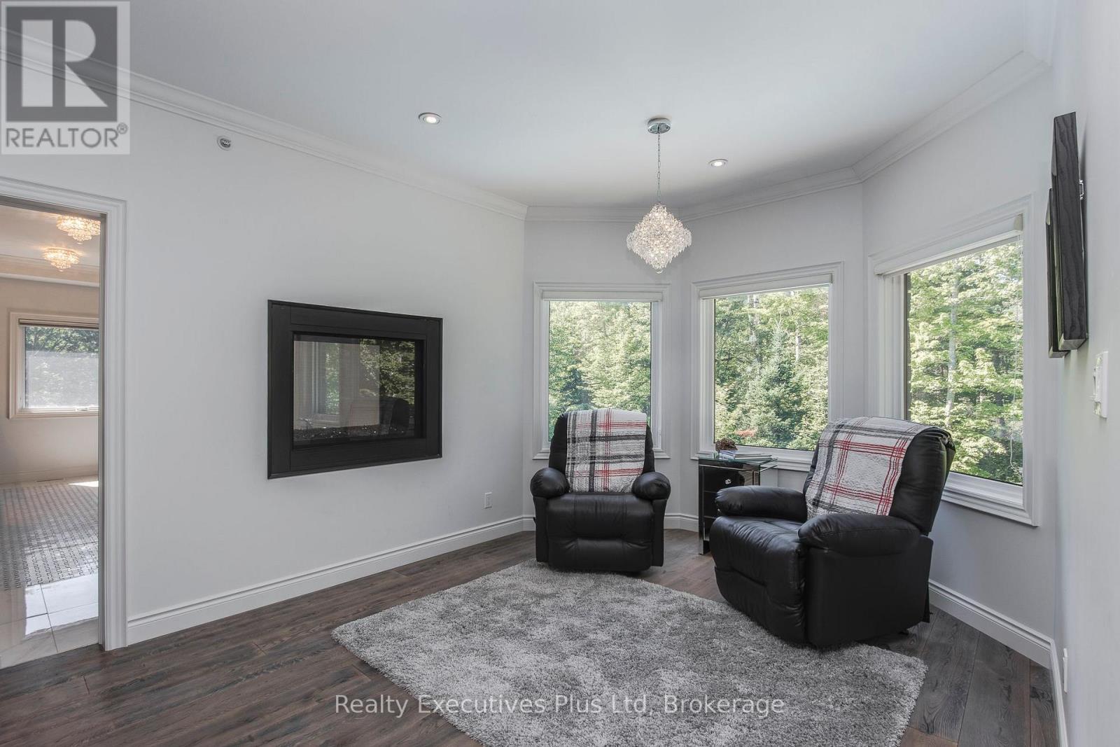 Primary Bedroom Sitting Nook - 27 Kingfisher Crescent, Tiny, ON - Indoor Photo Showing Living Room