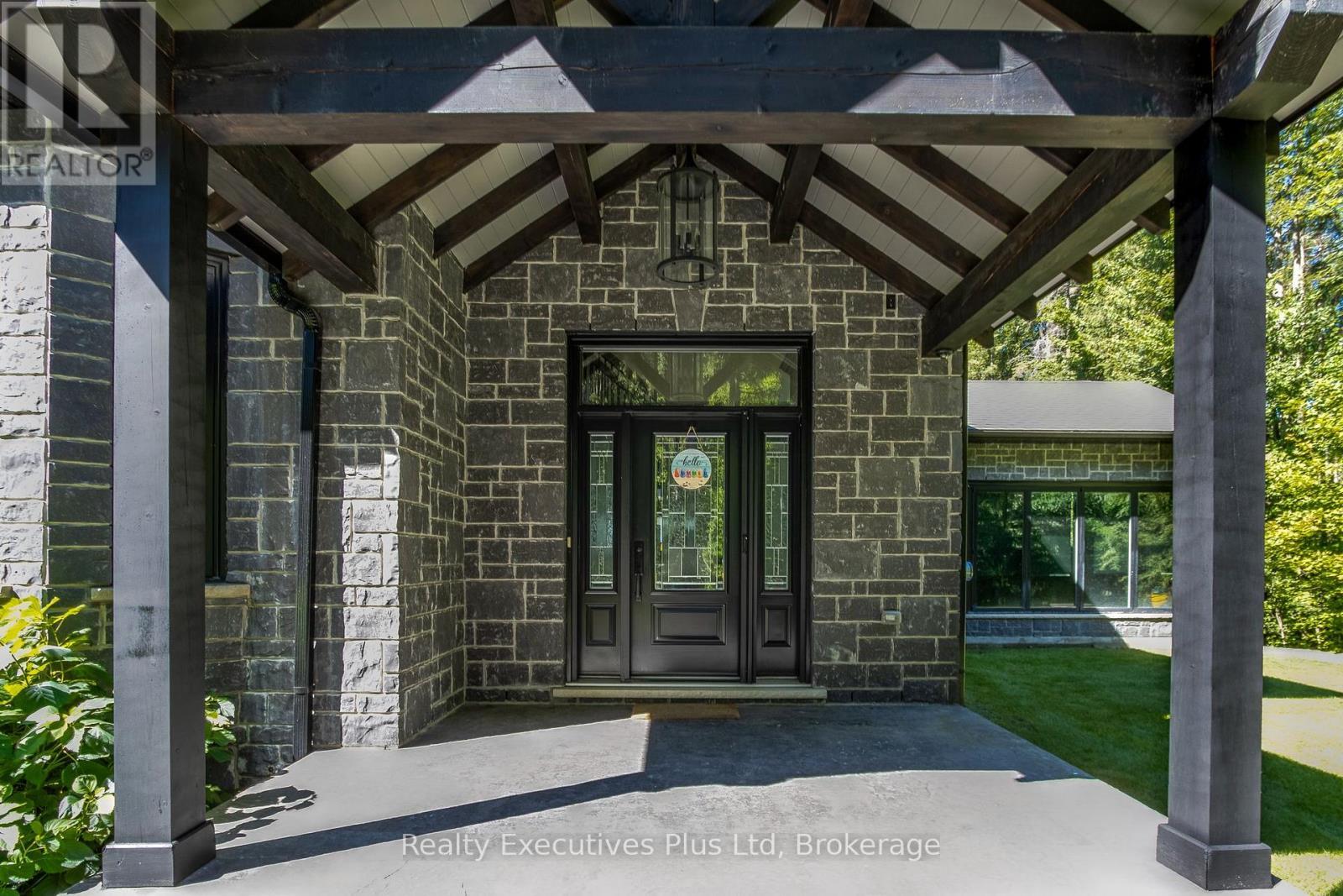 Front Post & Beam Porch - 27 Kingfisher Crescent, Tiny, ON - Outdoor