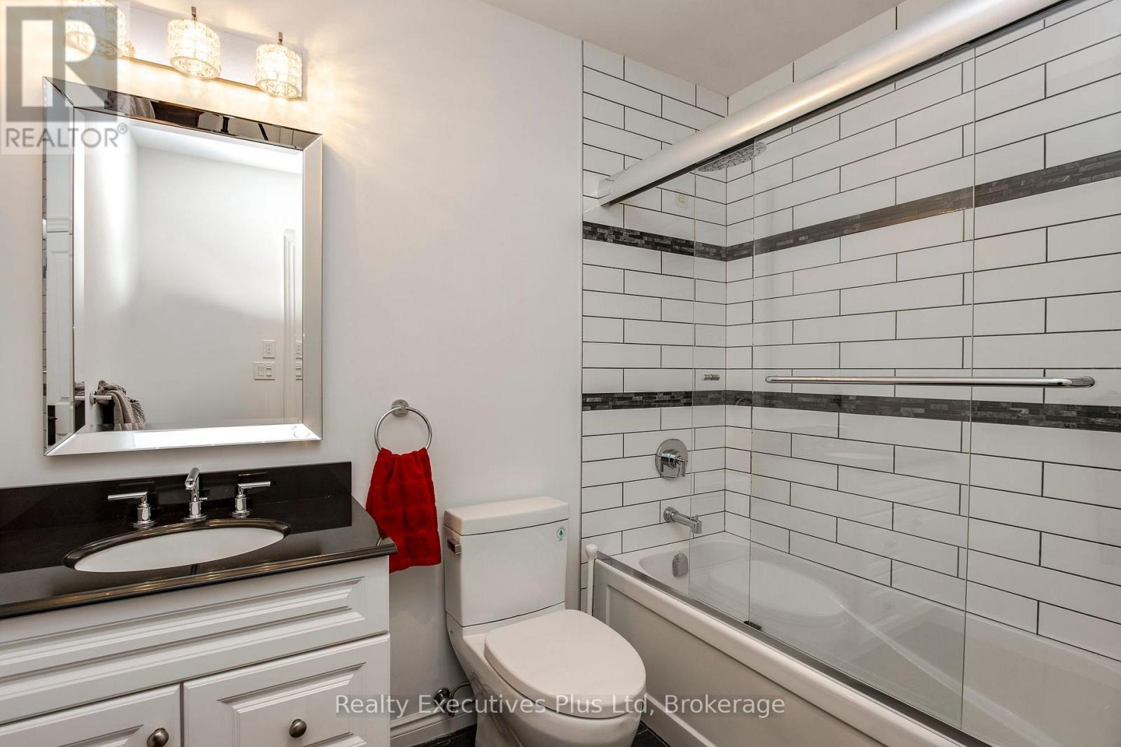 Basement 4 PC Bathroom - 27 Kingfisher Crescent, Tiny, ON - Indoor Photo Showing Bathroom