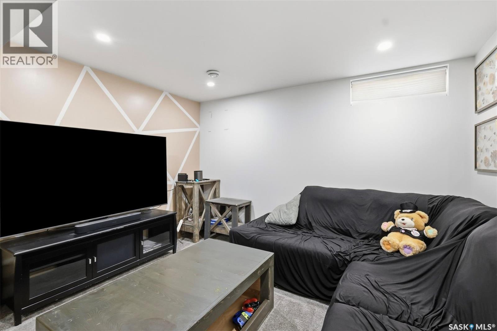 2508 Preston Avenue S, Saskatoon, SK - Indoor Photo Showing Other Room