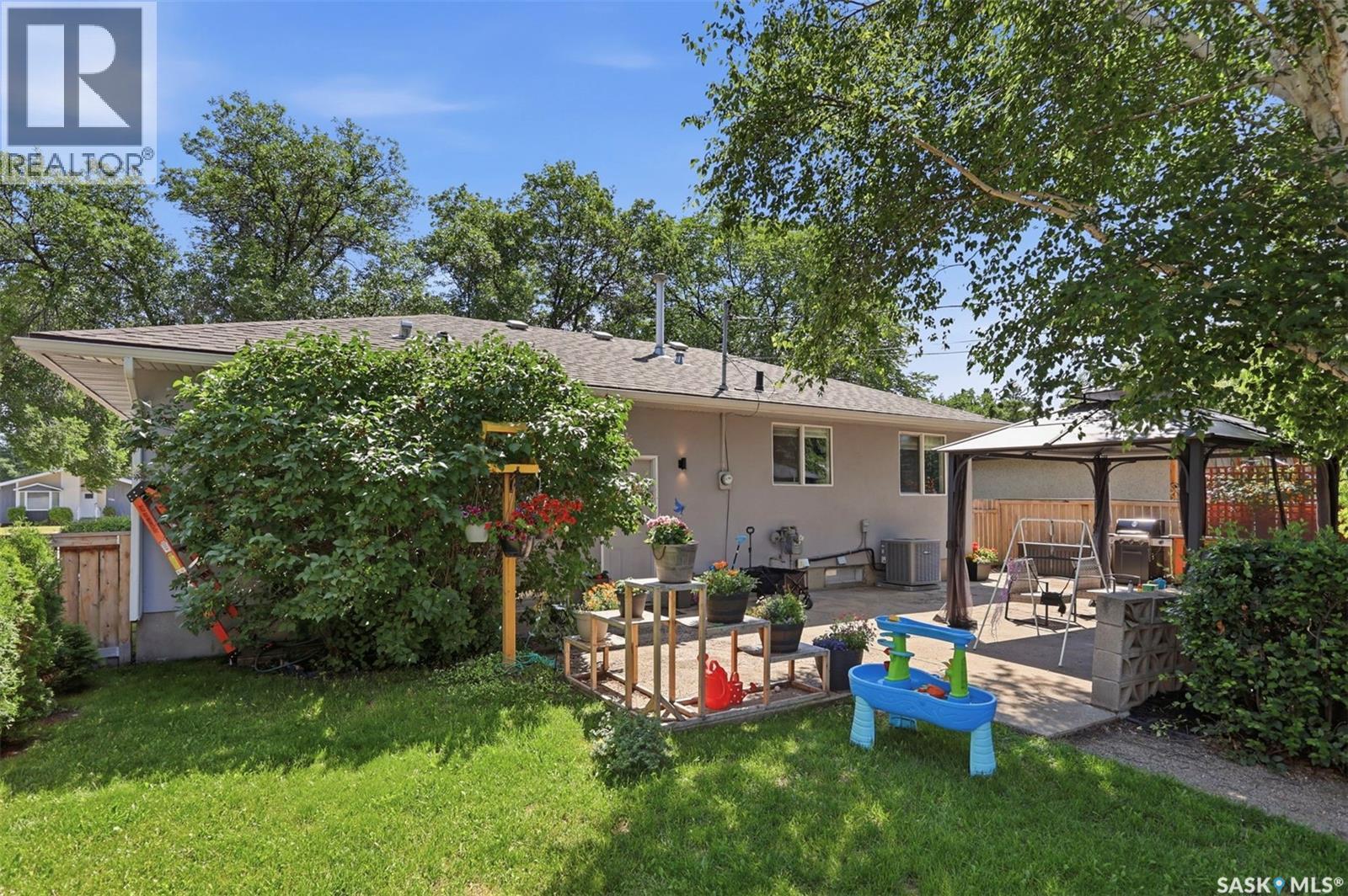 2508 Preston Avenue S, Saskatoon, SK - Outdoor With Backyard