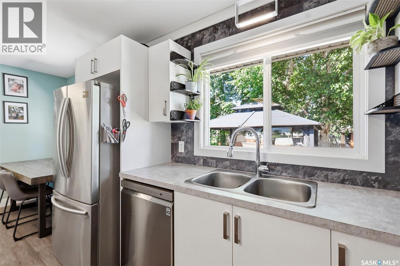 2508 Preston Avenue S, Saskatoon, SK - Indoor Photo Showing Kitchen With Double Sink