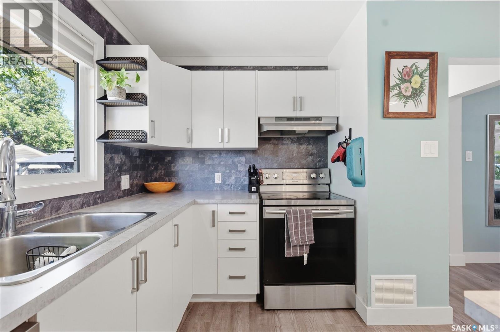 2508 Preston Avenue S, Saskatoon, SK - Indoor Photo Showing Kitchen With Double Sink