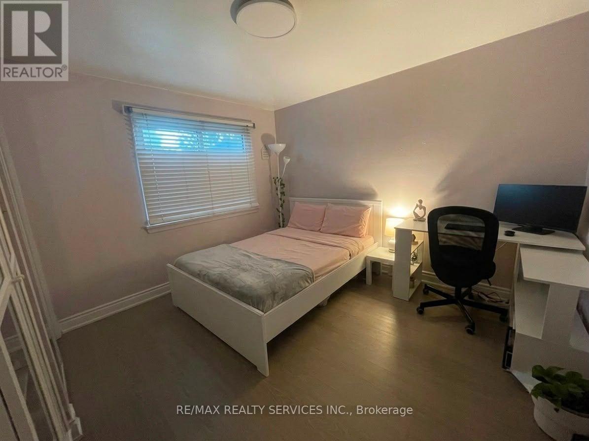 34 Watson Crescent, Brampton, ON - Indoor Photo Showing Bedroom