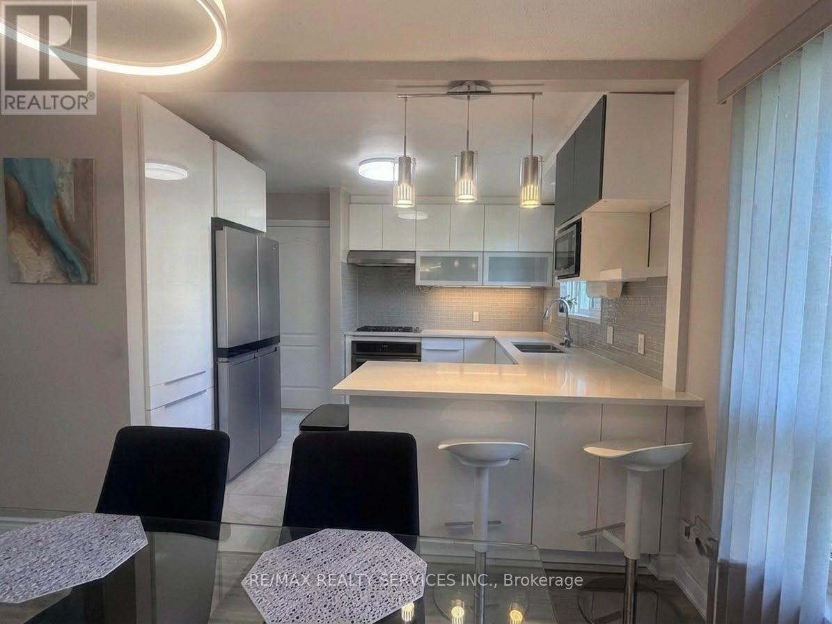 34 Watson Crescent, Brampton, ON - Indoor Photo Showing Kitchen