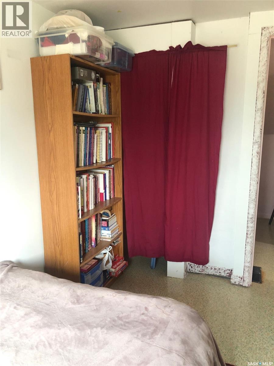 226 2Nd Avenue Se, Norquay, SK - Indoor Photo Showing Bedroom
