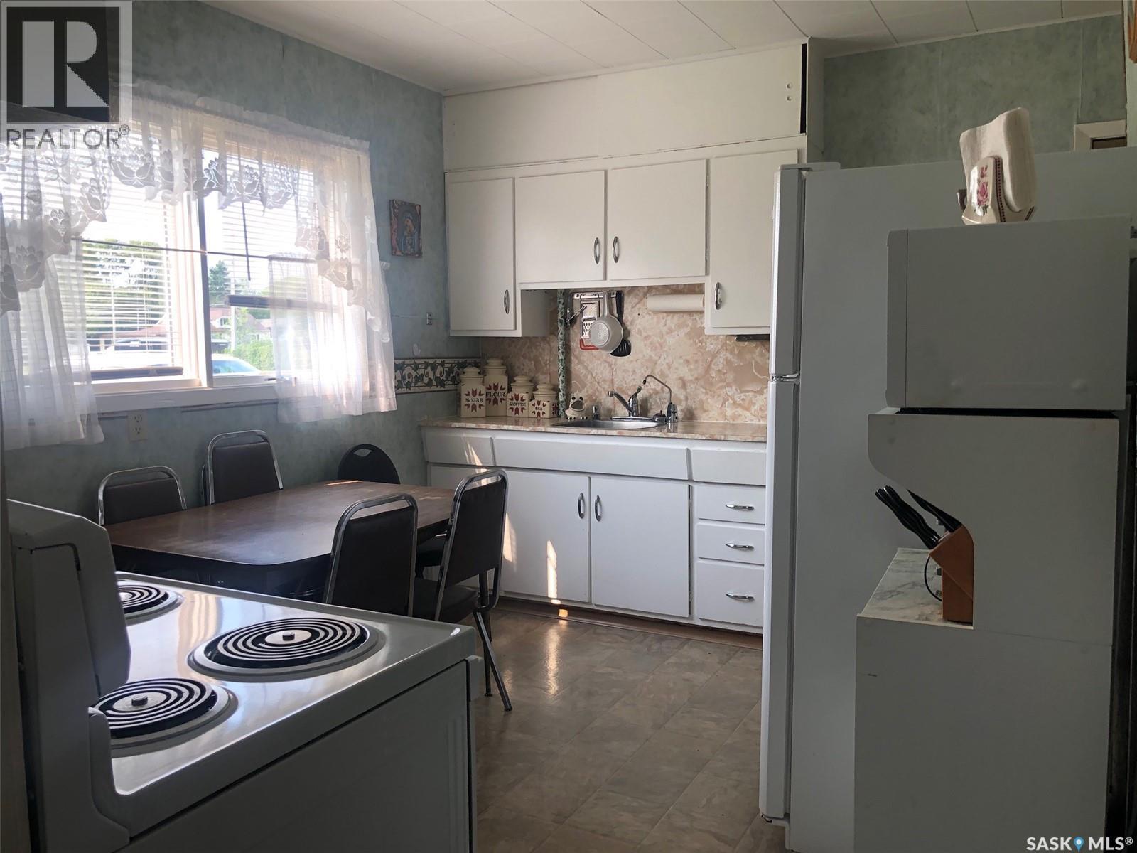 226 2Nd Avenue Se, Norquay, SK - Indoor Photo Showing Kitchen