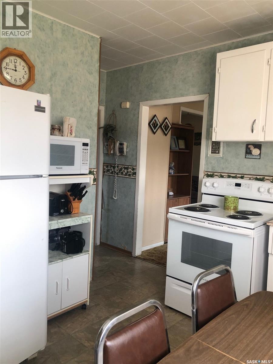 226 2Nd Avenue Se, Norquay, SK - Indoor Photo Showing Kitchen