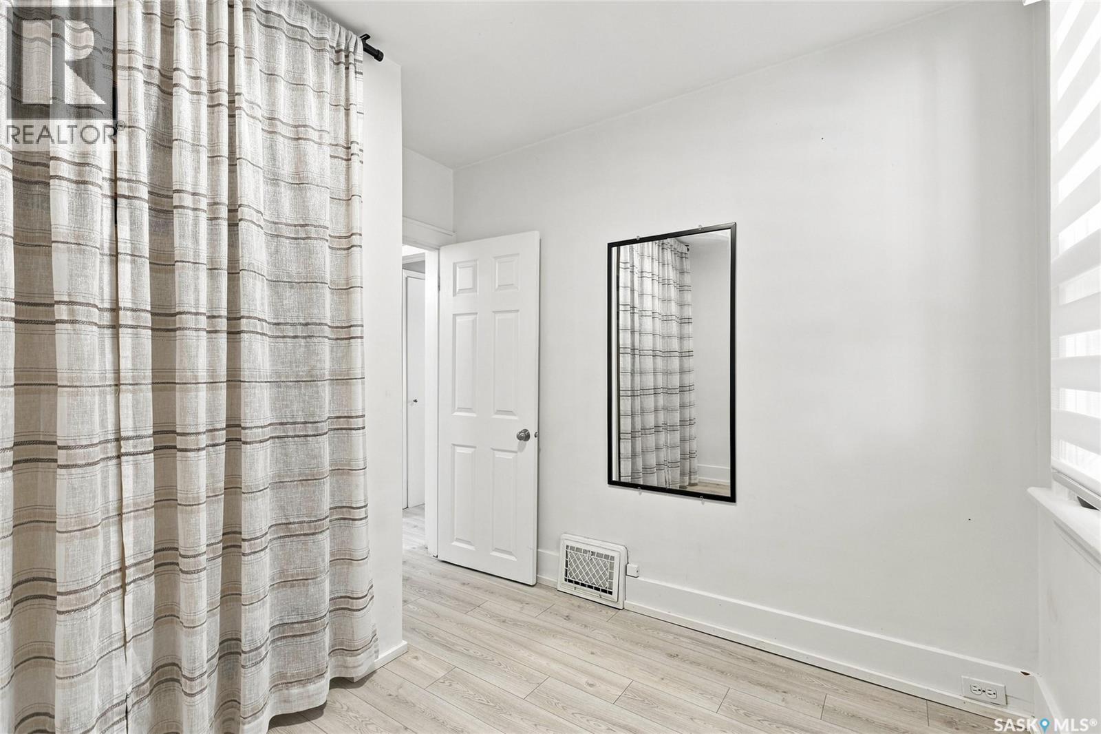 2212 Wallace Street, Regina, SK - Indoor