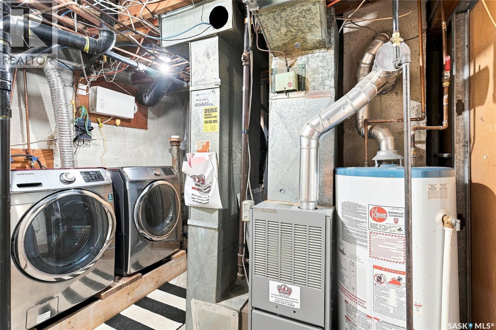 2212 Wallace Street, Regina, SK - Indoor Photo Showing Laundry Room