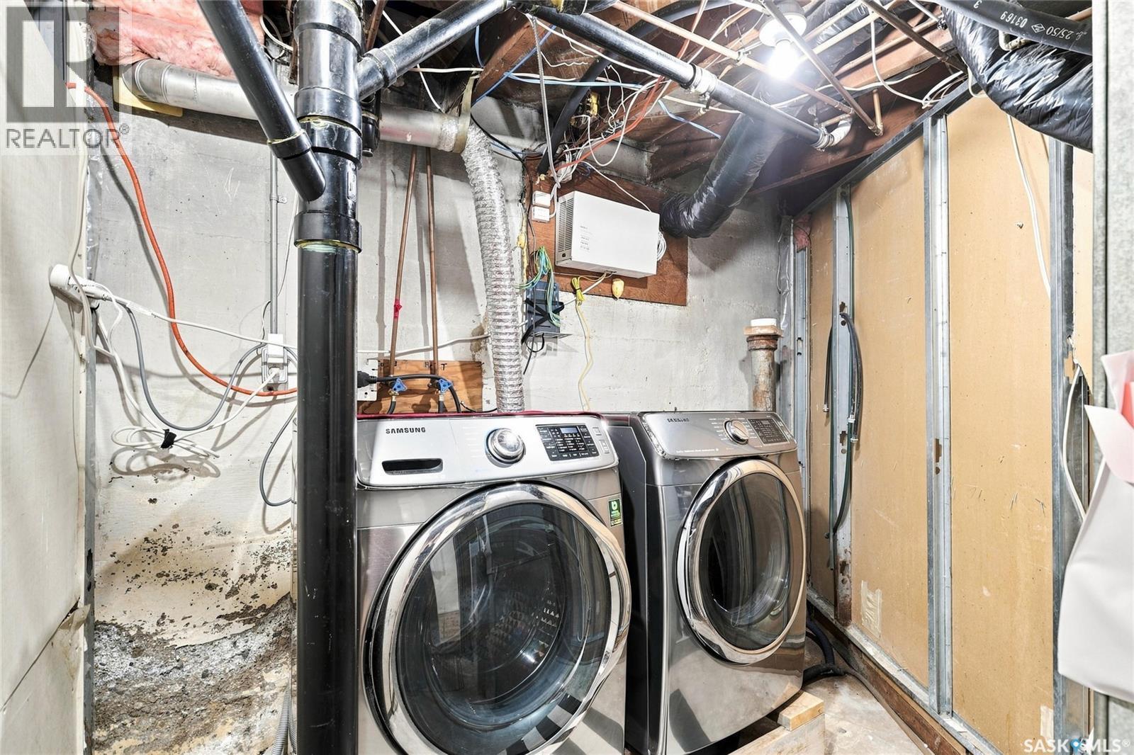 2212 Wallace Street, Regina, SK - Indoor Photo Showing Laundry Room