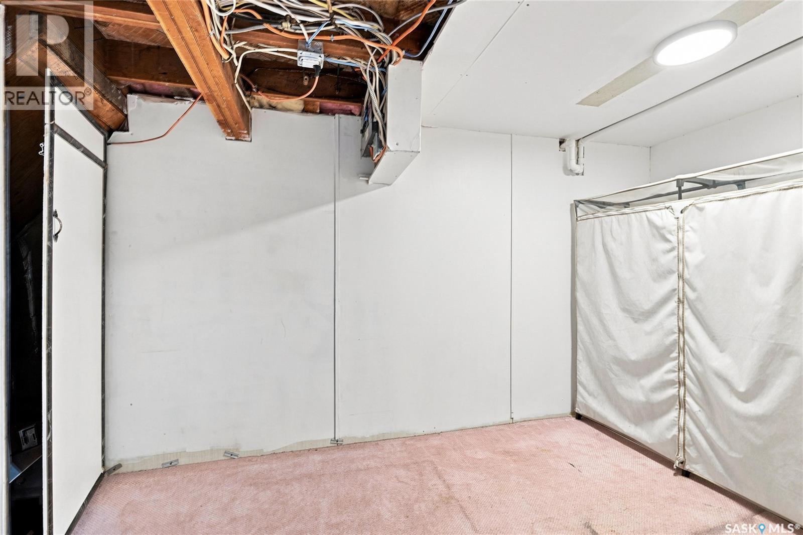 2212 Wallace Street, Regina, SK - Indoor